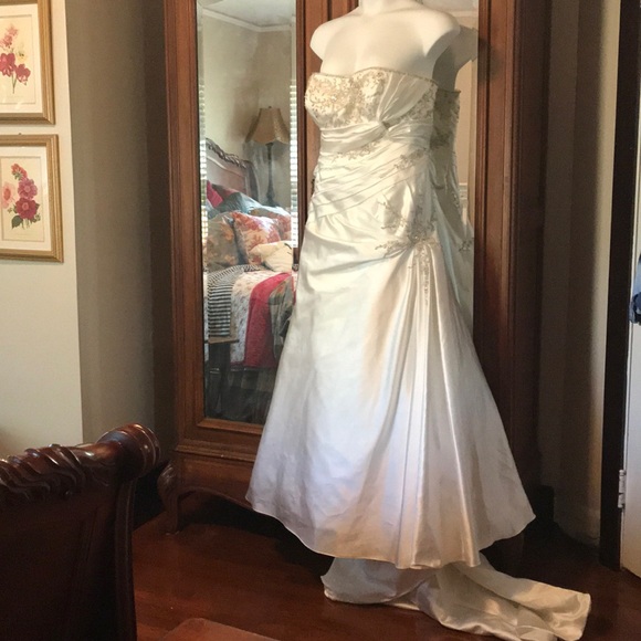 Alfred Angelo NWT Wedding Dress - Picture 1 of 16